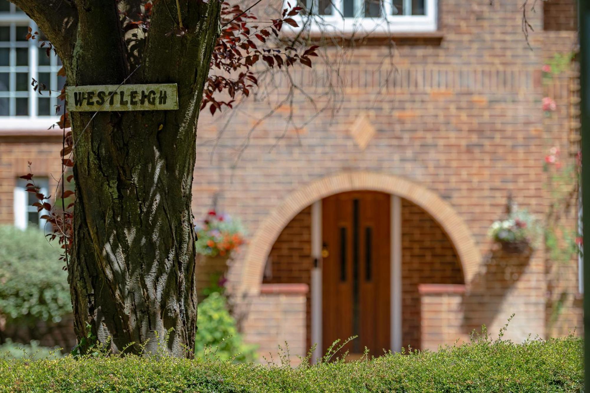 Hotel Westleigh Ashtead Zewnętrze zdjęcie